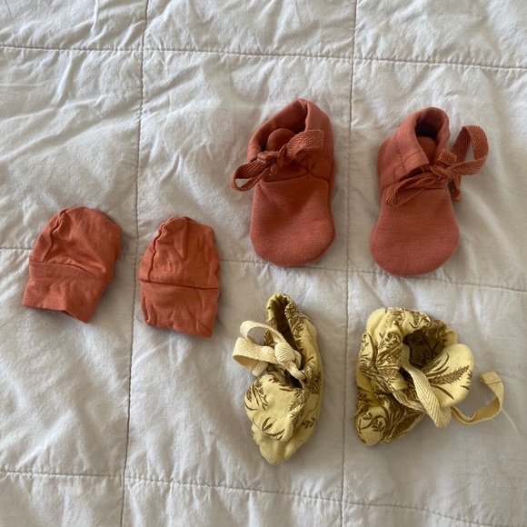 kate quinn Other - KATE QUINN ORGANIC LOT BOOTIES AND MITTEN